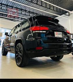 جیپ گراند شیرۆکی